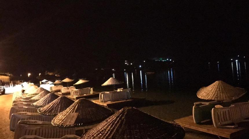 Muğla'da deniz &uuml;st&uuml;ne inşa edilen ka&ccedil;ak platformlar kaldırıldı