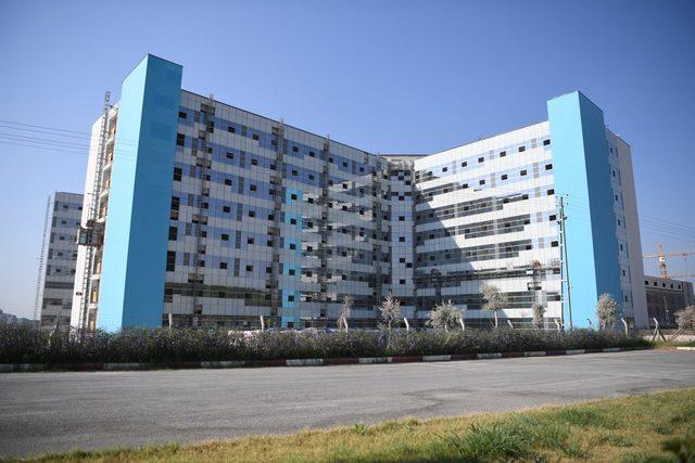 Antalya Valisi Ersin Yazıcı yapımı süren Antalya Şehir Hastanesi inşaatını inceledi