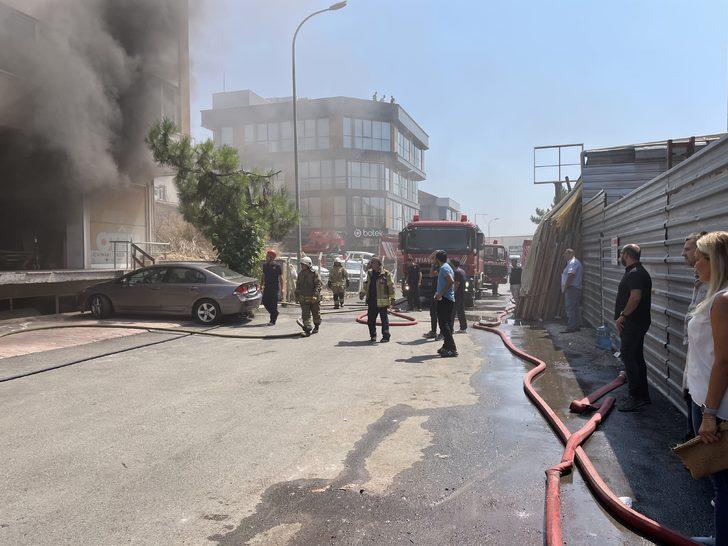 Ümraniye'de mobilya atölyesinde çıkan yangın söndürüldü G5