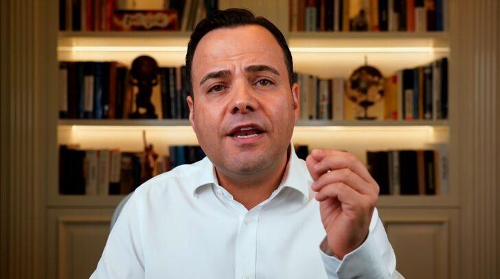 Özgür Demirtaş küplere bindi: "Artık cahile kibarlık yok! Bilginizle hamam böceğinin üstüne bastığınız gibi..." G1