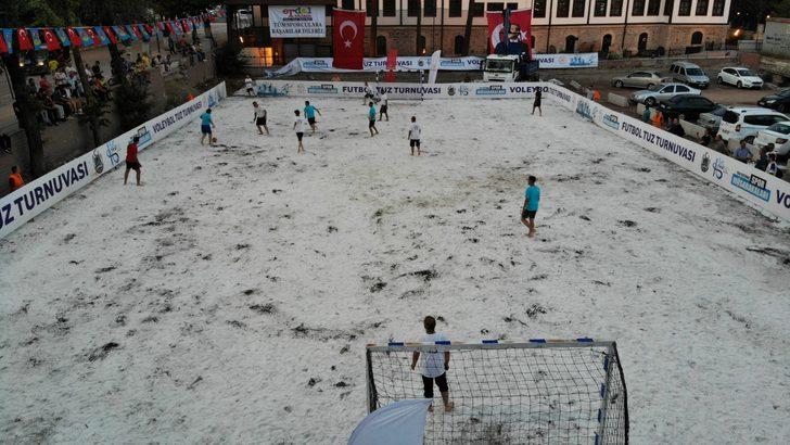 Çankırı'da tuz festivali öncesi tuzdan sahada maç yapıldı G2