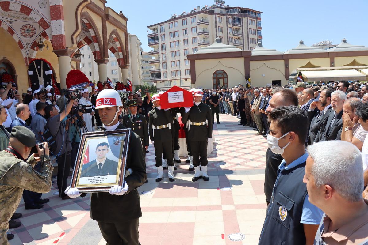 Şehit Top&ccedil;u Uzman &Ccedil;avuş Cirnooğlu, Kilis'te son yolculuğuna uğurlandı