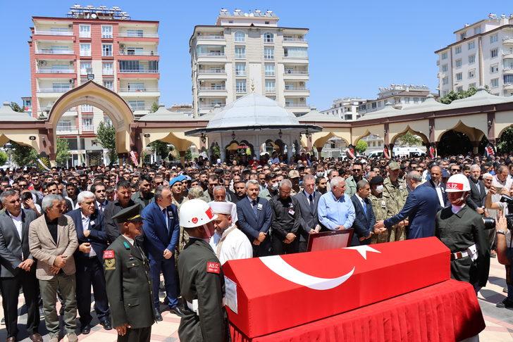 Şehit Topçu Uzman Çavuş Cirnooğlu, Kilis'te son yolculuğuna uğurlandı G3