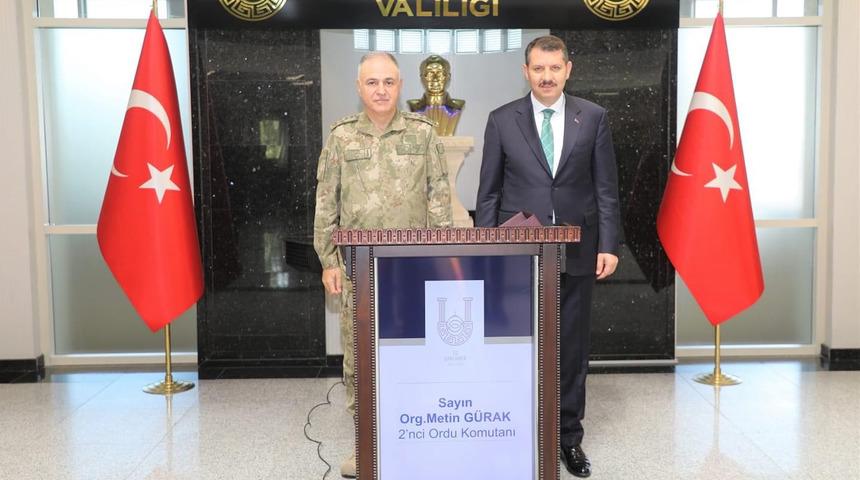 2. Ordu Komutanı Orgeneral Metin Gürak, Şanlıurfa Valisi Salih Ayhan'ı ziyaret etti