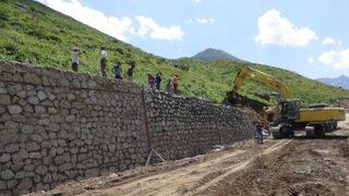 Yeşil Yol'un duvarları yaylaları ortadan bölmeye başladı