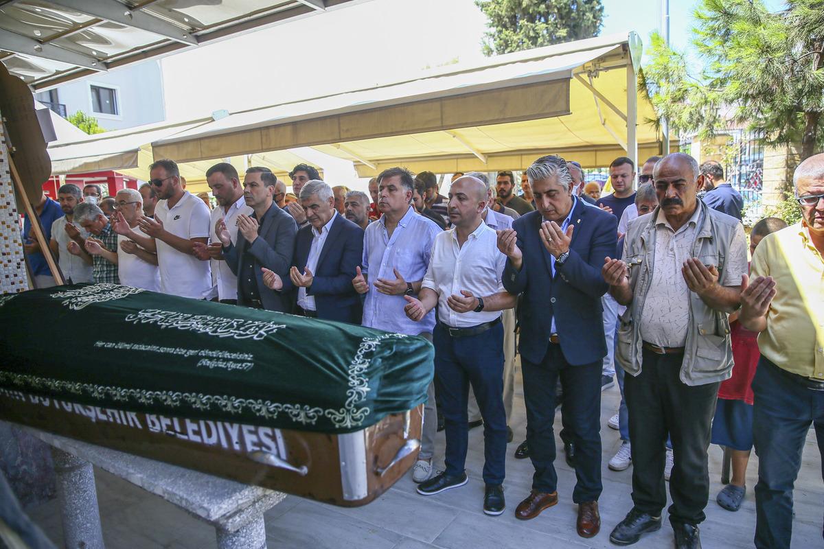 Sinema sanat&ccedil;ısı Rıza Pekkutsal son yolculuğuna uğurlandı