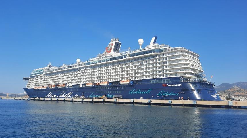 "Mein Schiff 5" Bodrum Limanına yanaştı