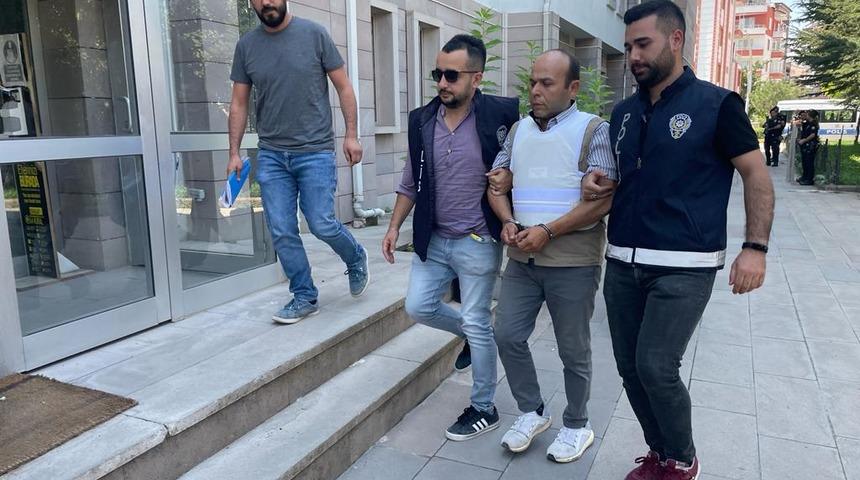 Afyonkarahisar'da 2 kişiyi öldüren, bir kişiyi yaralayan zanlı adliyeye sevk edildi