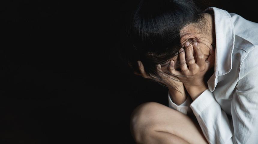 Serada mide bulandıran olay! Arkadaşının yanına gitti, 5 kişinin cinsel saldırısına uğradı