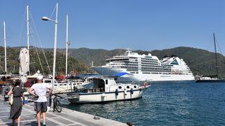 Bahama bandıralı kruvaziyer Seabourn Encore Marmaris'e yanaştırıldı
