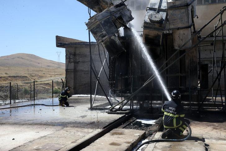 GÜNCELLEME - AFAD, Muş'ta hidroelektrik santralinde çıkan yangında can kaybı ve yaralı bulunmadığını bildirdi G3