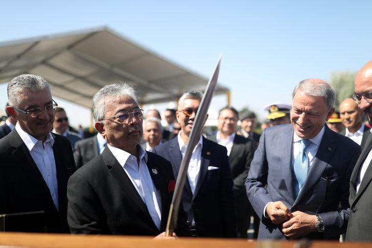 Bakan Akar, Malezya Kralı Sultan Abdullah Şah ile FNSS üretim tesislerinde incelemelerde bulundu G5