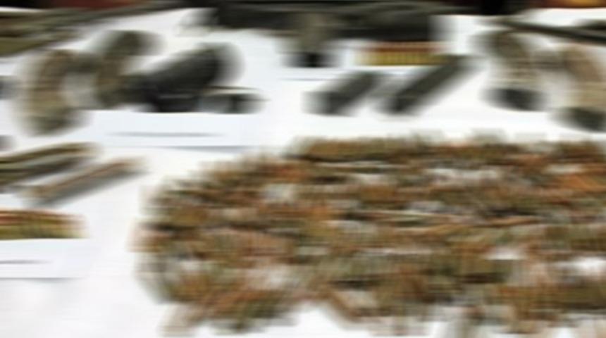 Cehennem minibüsü: Cizre’de içi cephane ve silah dolu minibüs ele geçirildi