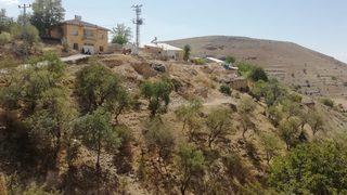 Elazığ'da devrilen traktörün sürücüsü yaralandı