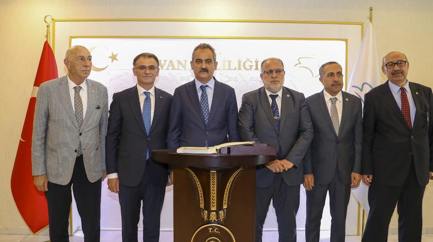 Milli Eğitim Bakanı Özer, Van'da Eğitim Değerlendirme Toplantısı'na katıldı: