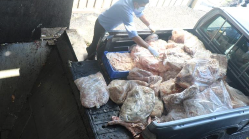 Kötü koku tüm mahalleyi sardı, ihbara giden polis her şeyi ortaya çıkardı! Et, bağırsak, kalp...