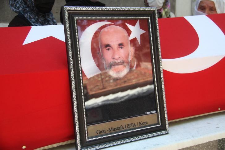 Kore gazisi Mustafa Usta'nın cenazesi Konya'da toprağa verildi G1