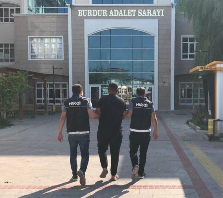 Burdur'da serada Hint keneviri yetiştirdiği öne sürülen 2 kişiden biri tutuklandı