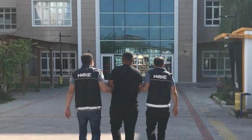 Burdur'da serada Hint keneviri yetiştirdiği &ouml;ne s&uuml;r&uuml;len 2 kişiden biri tutuklandı