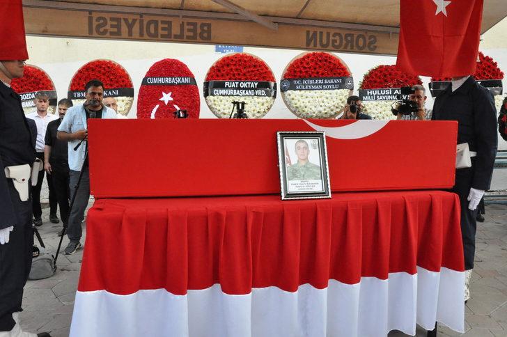 Şehit Topçu Sözleşmeli Er Enes Gazi Özdemir, Yozgat'ta son yolculuğuna uğurlandı G3