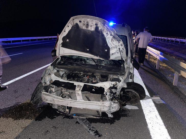 Aksaray'da hafif ticari araç bariyerlere çarptı, 1 kişi öldü, 1 kişi yaralandı G2