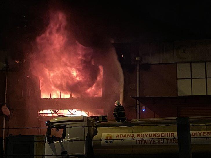 Adana'da yedek parça deposundaki yangın söndürüldü G2