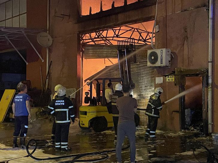 Adana'da yedek parça deposundaki yangın söndürüldü G3