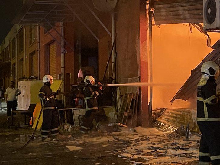 Adana'da yedek parça deposundaki yangın söndürüldü G4