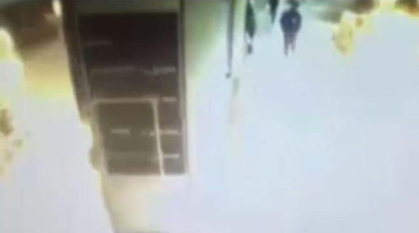 İstiklal Caddesi'nde patlama anı g&ouml;r&uuml;nt&uuml;leri ortaya &ccedil;ıktı