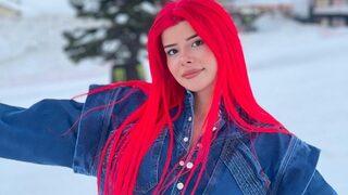 TikTok fenomeni Merve Yalçın transparan üstüyle poz verdi! 