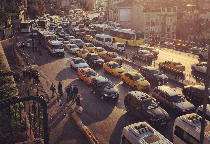 Trafikte yeni dönem! Yeni kurallar Resmi Gazete'de: Herkesi ilgilendiriyor