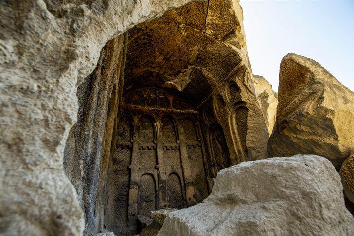 Yer: Ankara, Mahkemeağcin Köyü... Hepsi bu kayaların içinde G5