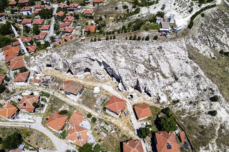 Yer: Ankara, Mahkemeağcin Köyü... Hepsi bu kayaların içinde G2