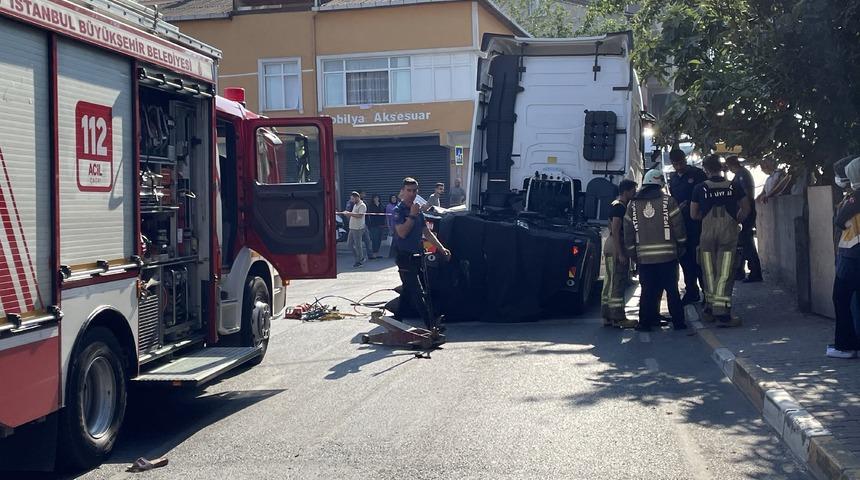 İstanbul'da tırın altında kalan kadın hayatını kaybetti