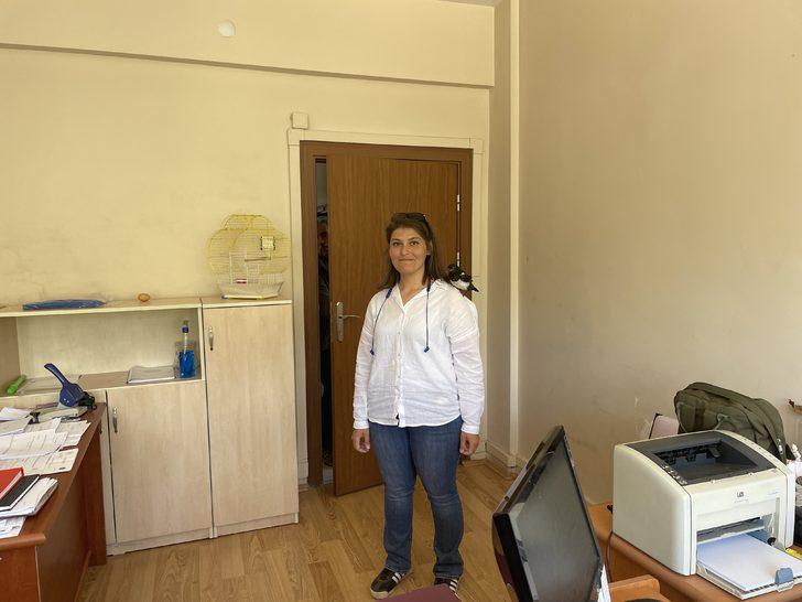 İyileştirdiği karga yalnız kalmasın diye mesaiye getiriyor G2