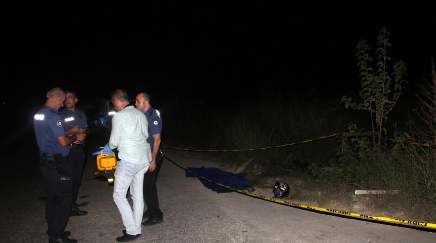Antalya'da devrilen motosikletin sürücüsü öldü