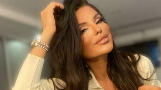 Söylemezsem Olmaz sunucusu Bircan Bali beyaz elbisesiyle büyüledi