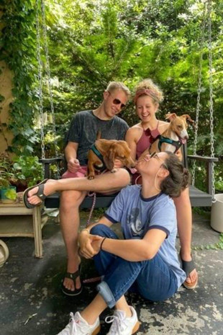 Çok eşli ilişki yaşayan çiftin itirafı sosyal medyada gündem oldu! “Cinsellik sözleşmesi imzaladık” G2