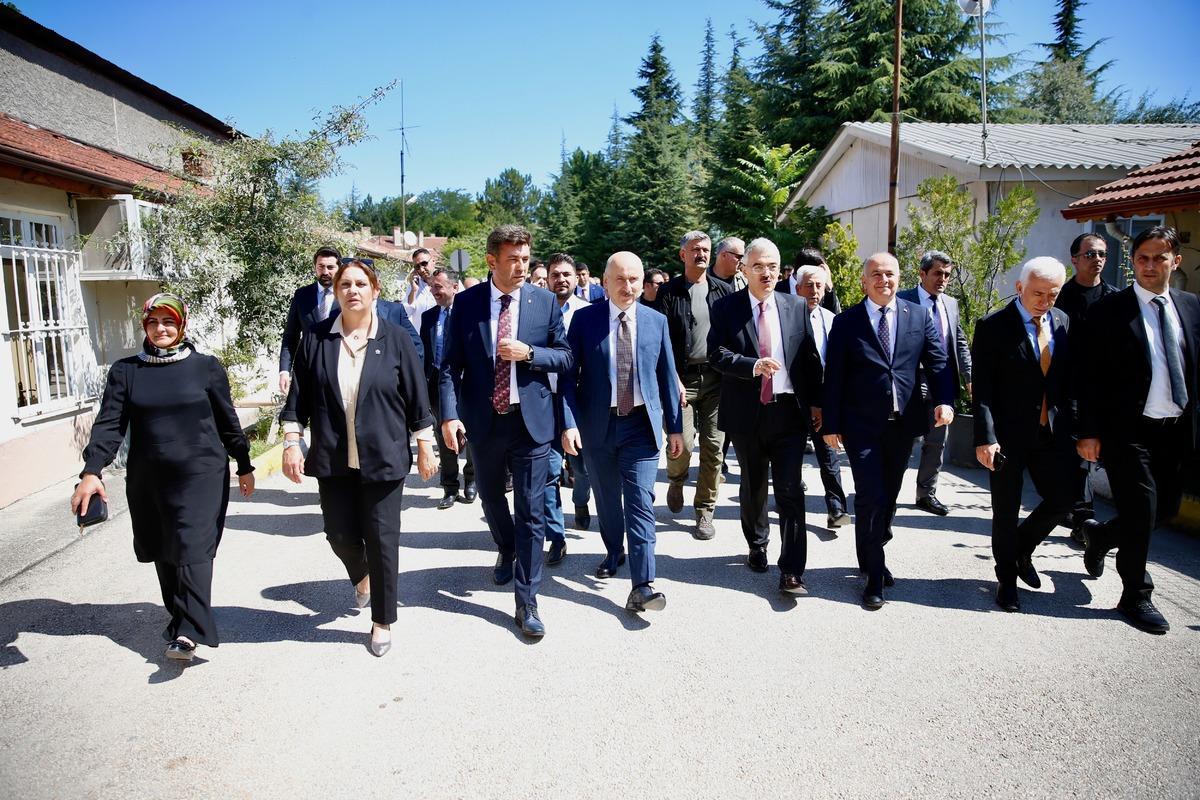 Bakan Karaismailoğlu, Eskişehir'de T&Uuml;RASAŞ fabrikasında konuştu: