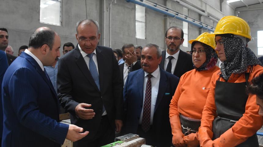 Bakan Varank, Afyonkarahisar'da fabrika açılışında konuştu: