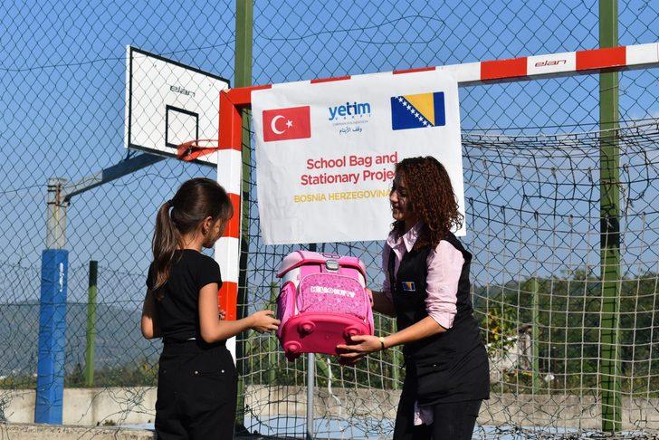 Yetim Vakfından 24 ülkeye kırtasiye desteği G2