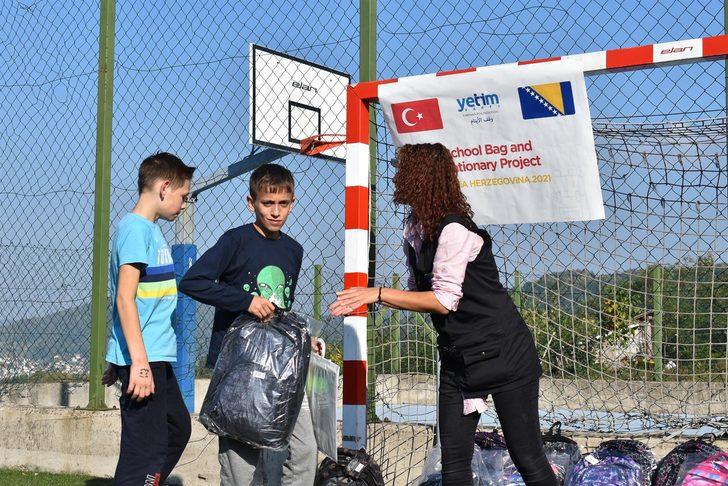 Yetim Vakfından 24 ülkeye kırtasiye desteği G3