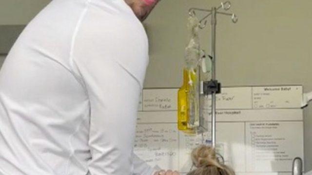 Karısı doğum yaptığı anları paylaşan adamın tepkisi sosyal medyada gündem oldu