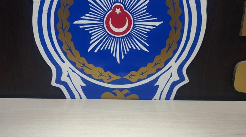 İzmir'de garaj kumandası görünümlü suikast silahıyla yakalanan şüpheli tutuklandı