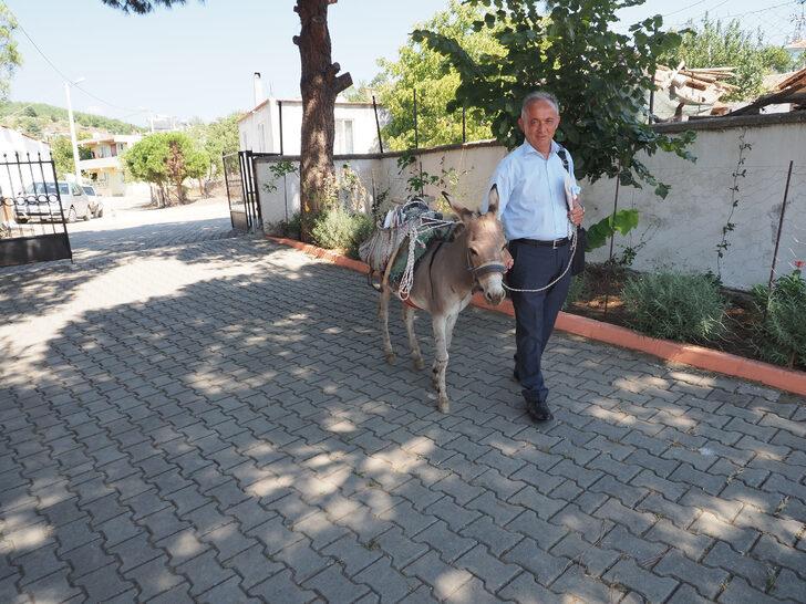 Gurbetçi hayırsever, eşeğinin heybesindeki kitaplarla kırsal mahalle çocuklarını sevindirdi G5