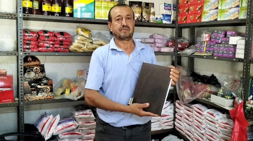 Lüks aracıyla müşteri gibi geldi! Bakkal da mahalleli de şaşkına döndü: Olamaz böyle bir şey