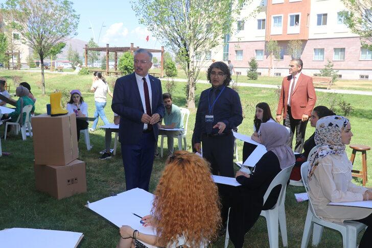 Erzincan'da üniversiteli olabilmek için "en iyi" resmi çizmeye çalıştılar G4