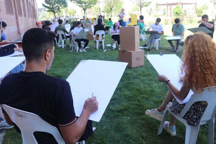 Erzincan'da üniversiteli olabilmek için "en iyi" resmi çizmeye çalıştılar G5