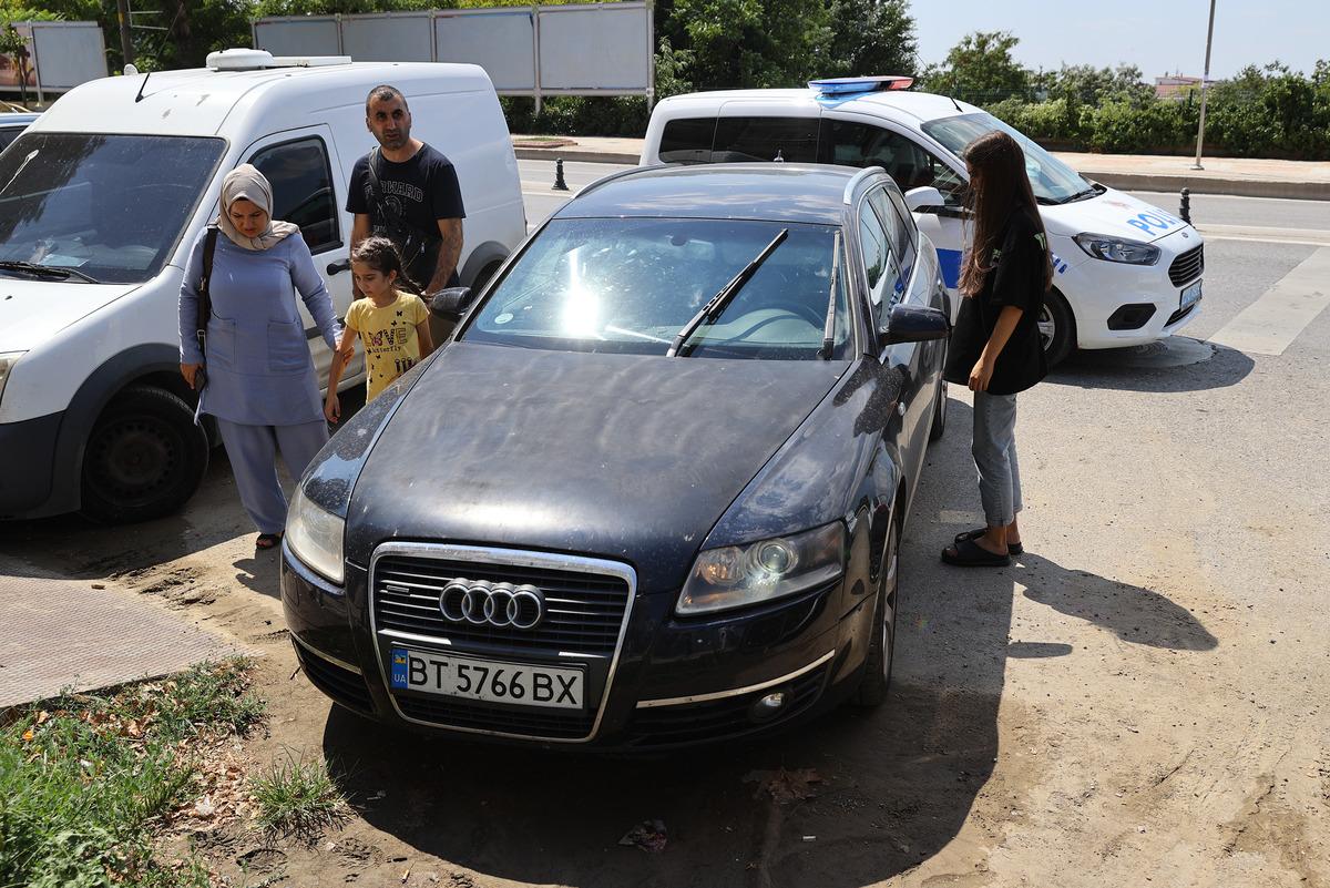 Edirne'de Ukraynalı &ccedil;iftin ara&ccedil;ta bıraktığı k&ouml;pek havasızlıktan telef oldu