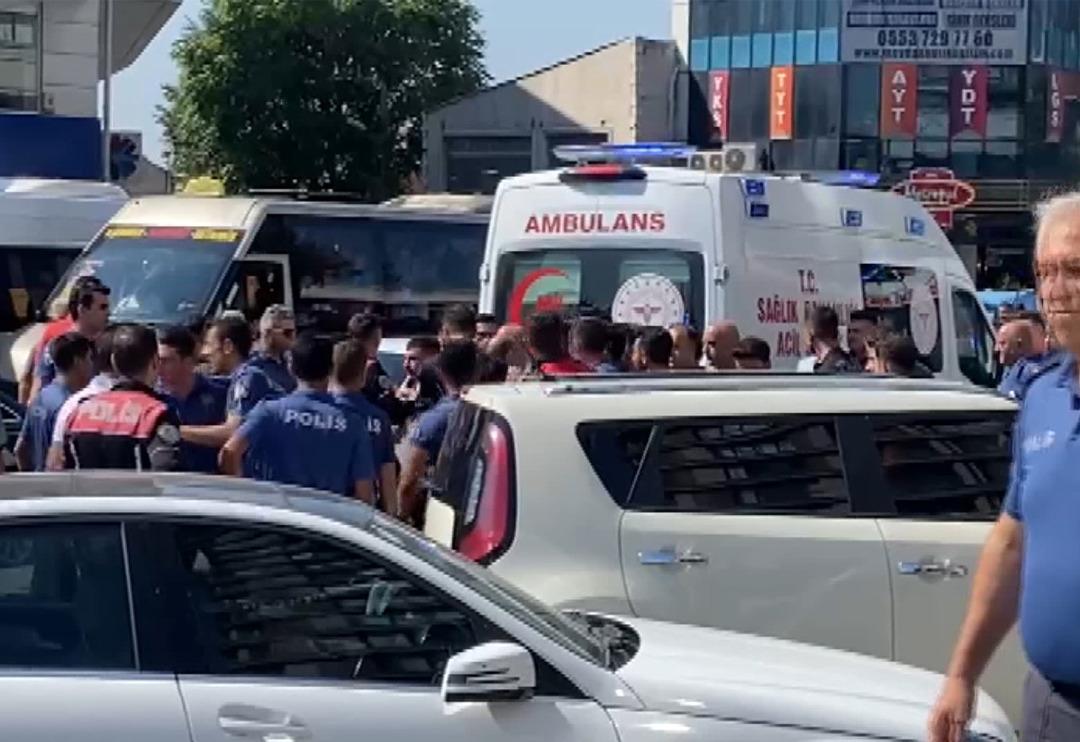 Son Dakika: İstanbul'da g&uuml;peg&uuml;nd&uuml;z cadde ortasında silahlar patladı! Ekipler sevk edildi: &Ccedil;ok sayıda yaralı